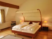 Beach house, 200 square meters. Wf., Directly on the Plauer See, Müritz, 30m to beach, Sky Hotéis em Funfseen