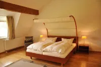 Beach house, 200 square meters. Wf., Directly on the Plauer See, Müritz, 30m to beach, Sky