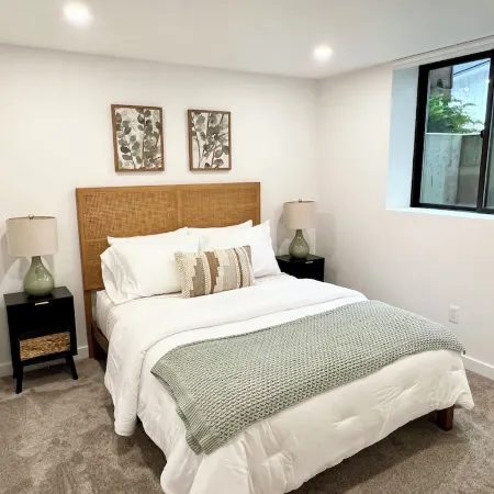 Newly Renovated, AC, Walkable, Central Downtown Bothell