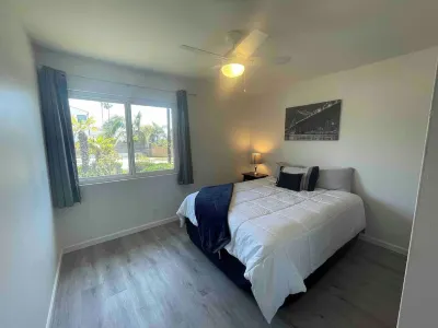 Cozy Cardiff Home by the Beach Hotels near George Berkich Playfield