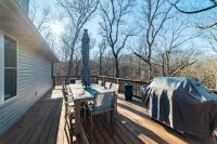 Five Stones Retreat! - Right off I49 - Golf, Biking, Hiking, Retreating! Hotels in 
