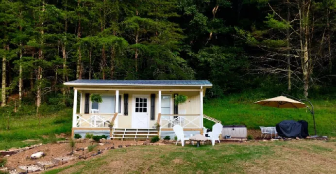 Tiny House in the Mountains- waterfall, jacuzzi and stunning farm views