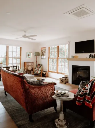 Luxury Couples' Retreat Beside the Beautiful Barwon River