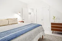 In-town, coastal + relaxing in Rockland Hotels in Rockland