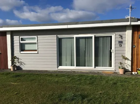 Stylish modern dog friendly two bedroom chalet in Dartmouth