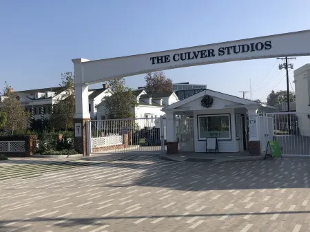 Artfully Curated Loft-Like Studio Отели рядом с достопримечательностью «Yo San University of Traditional Chinese Medicine»