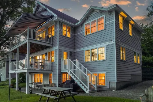 Winnie Waterfront - Beautiful Lakefront Home!!! sandy water, Close to Gunstock!!