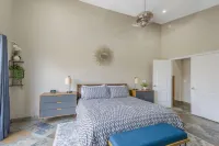 Beautiful Pool and Spectacular Modern Home! Your Arizona Sunshine Oasis Awaits! Hotels near Ross Dress for Less