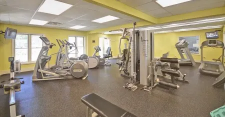 Pet Friendly, 3Br2BA. Walk or Trolley to Beach. Pool, Pickleball, Gym. BethWest