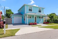 Modern Delray Home, Heated Saltwater Private Pool, 4 beds, 3 bedrooms