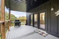 NEW at PATOKA lake! Big HOT TUB close to ramp POOL TABLE with3 MASTER bedrooms!