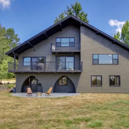 South Skagit Sahale Chalet with views 8 minutes from downtown