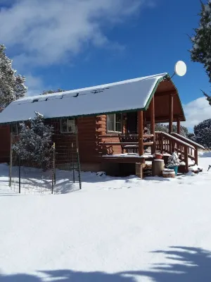 Comfy cabin for two close to Grand Canyon and many Northern Arizona attractions
