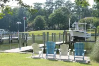 Reedville Retreat, waterfront w/ private dock &outdoor sink-for fishing/crabbing
