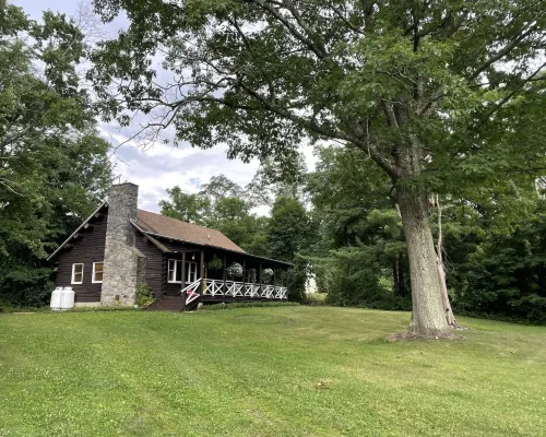 Luxurious & Modern 3 BR 1.5 Bath Log Cabin Hotels in Copake