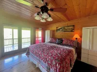 Peaceful Mtn cabin w/fast Wi-Fi & 5 min walk to River