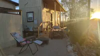 Mustang Trail Ranch Casita. Natural desert setting open air living with views! Hotels near The Jail Tree