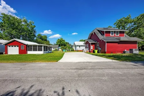 Amazing 3 BR Home | 5 mins to DT | Pet Friendly