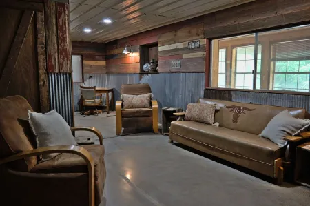 T's Fish Camp--Crappie Are Biting—Sleeps up to Six