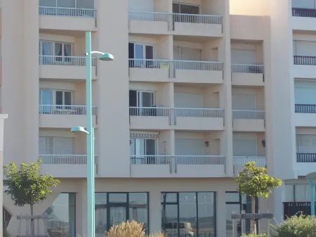 Rental studio 30 m2 panoramic view facing the sea all periods