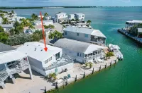 WATERFRONT HOME 35' SEAWALL & DOCK 2 Bedroom 2 Bath Vacation Rental Hotel in zona Capt. Pete's Coconut Garden