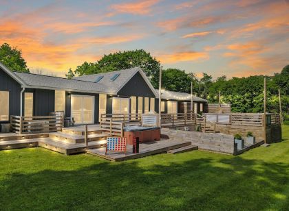 Sleeps 14! Game Room, Hot Tub, Firepit, Near Camelback & Great Wolf Lodge