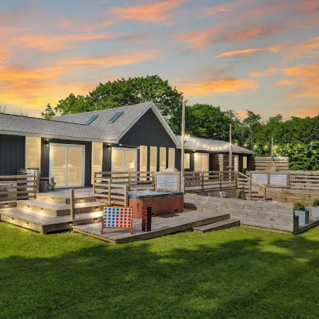Sleeps 14! Game Room, Hot Tub, Firepit, Near Camelback & Great Wolf Lodge