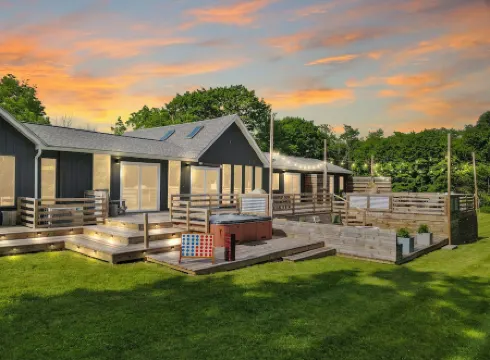 Sleeps 14! Game Room, Hot Tub, Firepit, Near Camelback & Great Wolf Lodge