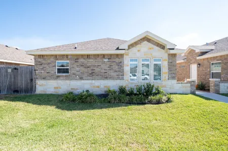 King Bed Pet Friendly Retreat with Private Terrace in Gated Community!