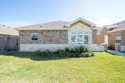 King Bed Pet Friendly Retreat with Private Terrace in Gated Community!