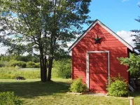 Charming Log Cabin with Wood Burning Fireplace – 1 mile from Downtown Hayward
