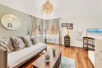 Beautiful 1 bedroom apartment with POOL in the heart of SOUTH BEACH!!!