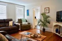 Walkable to Downtown DeLand & Stetson University - Beach 30-45 Minute Drive Hotels in DeLand