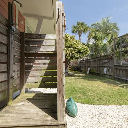 Tiny but perfect, super close to the beach.