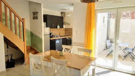 Town house for 4 people with closed parking near Berck, Le Touquet Отели рядом с достопримечательностью «Berck Plage»