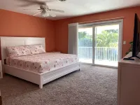 Waterfront - 5 BR, 4 Full Bath, Pool, 80' Dock, Ample Parking, Tiki Hut, Jacuzzi Các khách sạn ở Marathon