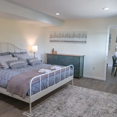 Convenient Lakeview 1 bed 1 bath home in Bellevue
