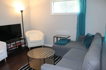 Updated Hidden Gem In Hazel Park close to Ferndale, Royal Oak, and Detroit Отели в г. Хазел Парк