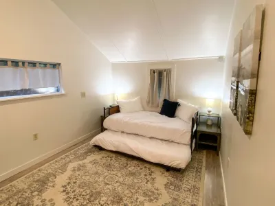 The Modern Cottage in Rural Lake Stevens Hotels near Seattle Premium Outlets