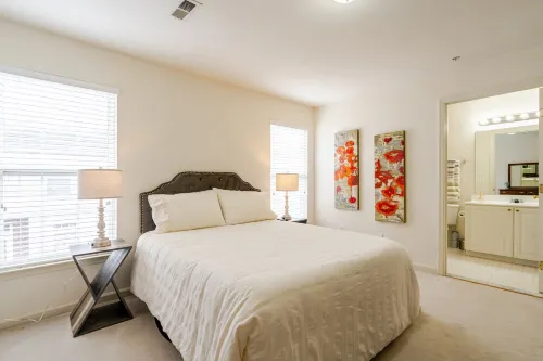 Beautiful 4BR - 3.5BA - 2 Car Garage