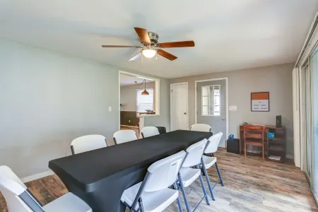 Great neighborhood! 3 bed 2 full bath close to shopping, restaurants, U of I Отели в г. Шампейн