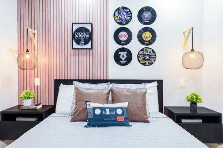 5 mins to Coral Gables/ Parking/ Fast Wi-Fi/ Laundry