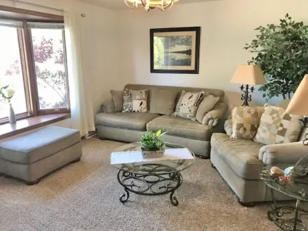 Family friendly, 4 bedrooms, big yard, a cook's kitchen, & treasure! Отели рядом с достопримечательностью «Южная Дакота Скул оф Майнс & Текнолоджи»