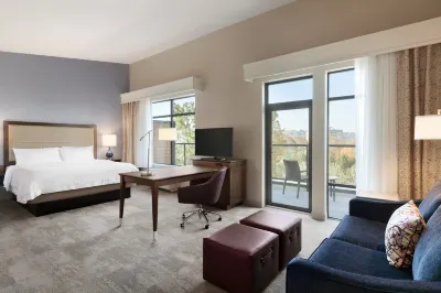 Hampton Inn and Suites Seattle/Renton