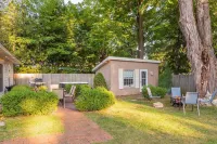 Cozy Cottage near Lake & Skiing, Hot Tub, fireplace & Fire-pit, Pets Allowed - 鄉村度假屋