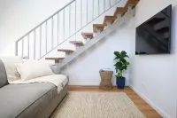 Luxurious studio, across road from ocean