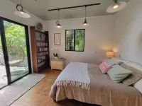 Cozy retreat near woods and sea