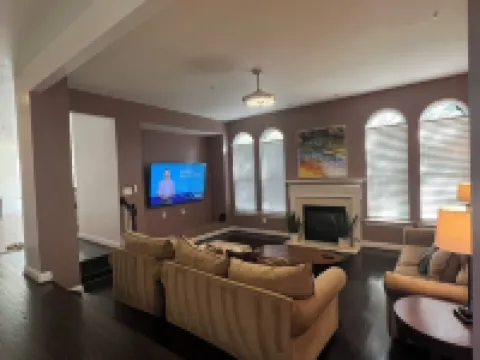 SPACIOUS Single Home near DC & National Harbor Hotels in Fort Washington