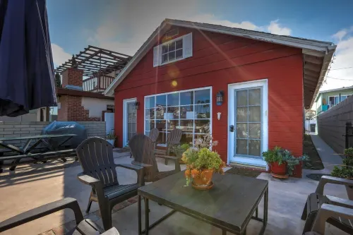 Bayfront Single Family Home 2 blocks from the sand!