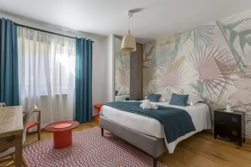 9 bedroom house with garden 10min from the heart of Lyon